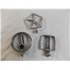 Image 5 : (3) vintage hood ornaments