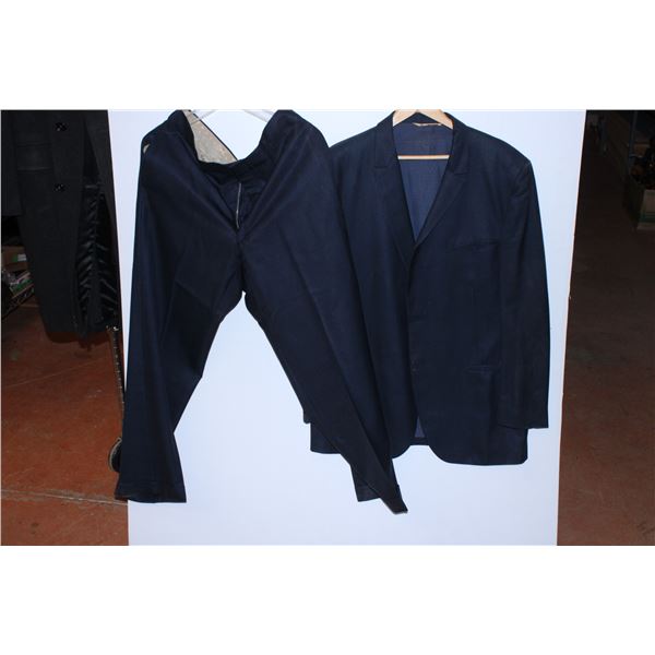 Men’s Navy Blue Suit Size?