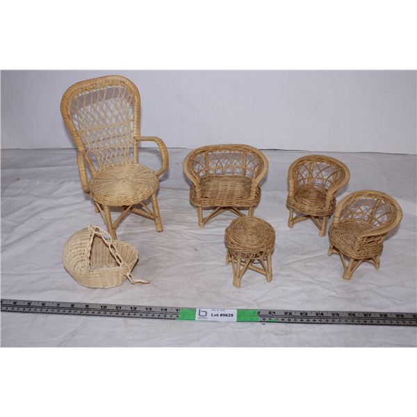 Wicker doll chair set