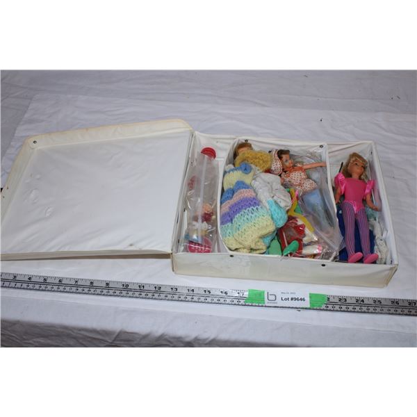 Vintage Wardrobe case with vintage dolls and accessories