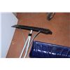 Image 3 : *Shovels and snow rake