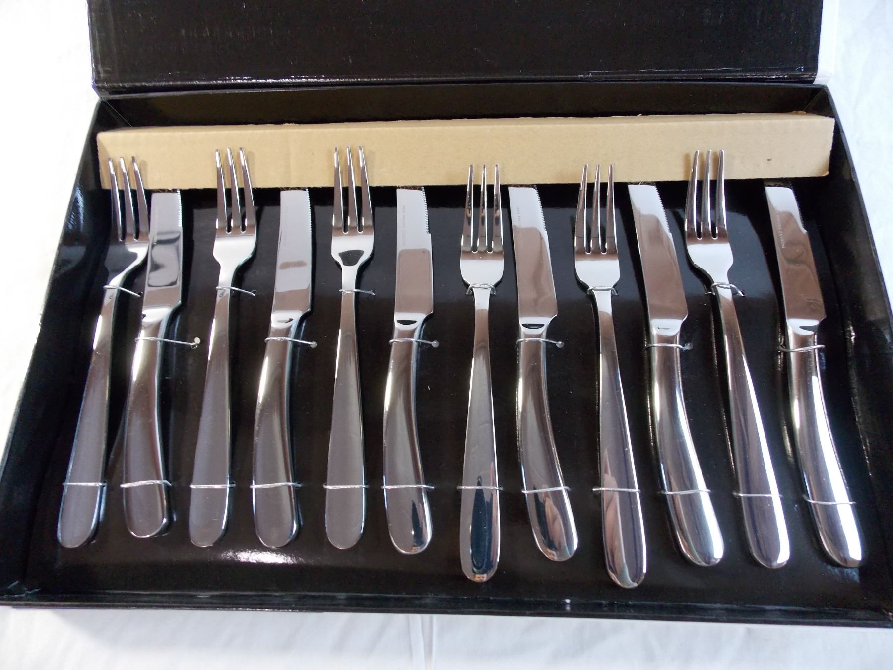 Paderno 12 piece steak knife set