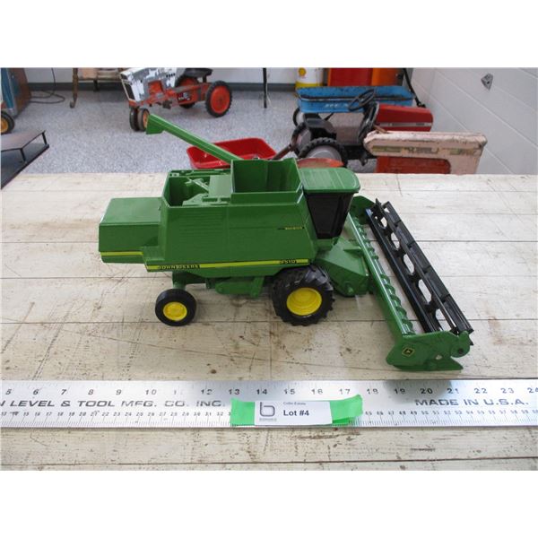 ERTL John Deere 9510 Combine