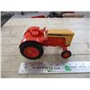 Image 2 : ERTL Case 930 Comfort King Tractor with box