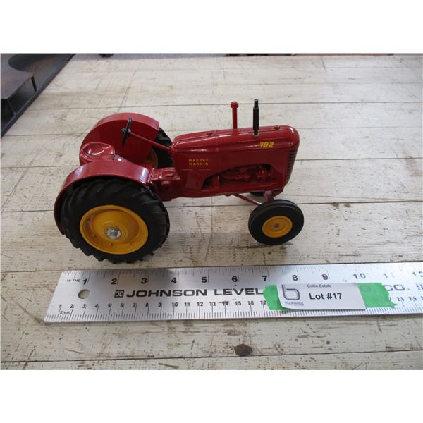 Massey Harris 102 Collectors Edition - loose front wheels