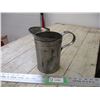 Image 3 : 1/2 gallon oil container