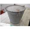 Image 3 : Mica Axle grease pail - 25lb