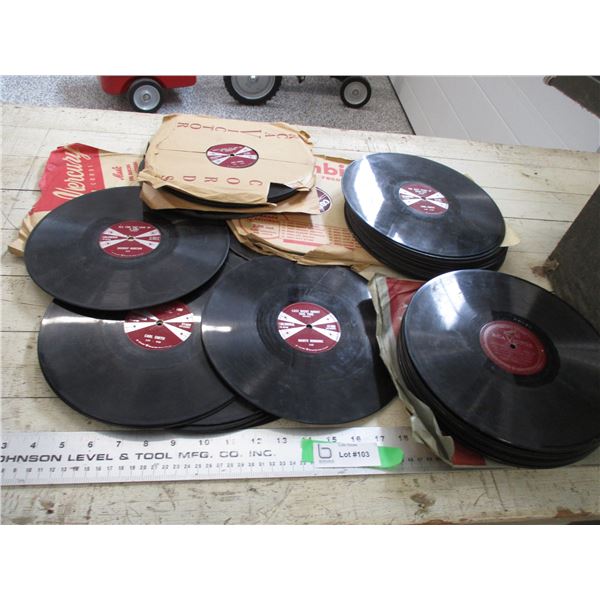 lot of 33 rpm RCA Victor records - made for gramophone - with case