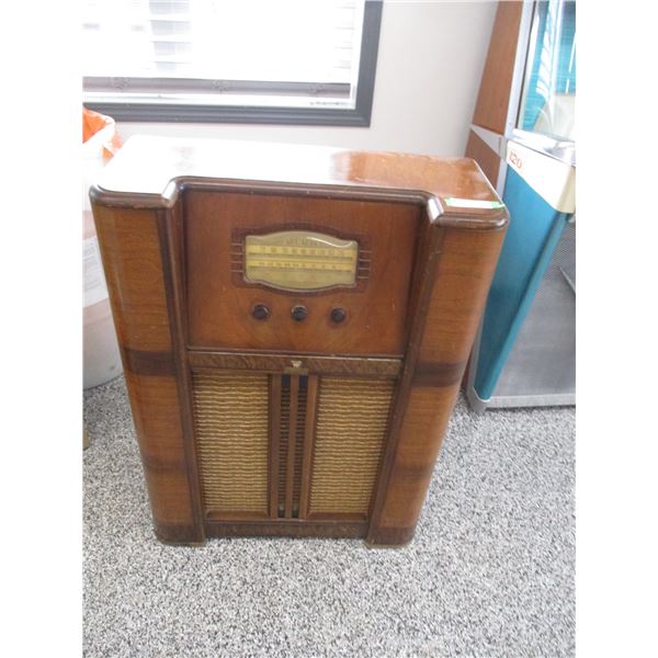 Arcadia Floor Model Radio