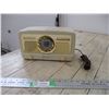 Image 1 : Jewel Wakemaster vintage radio - turns on speakers hum - clock works