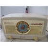 Image 3 : Jewel Wakemaster vintage radio - turns on speakers hum - clock works