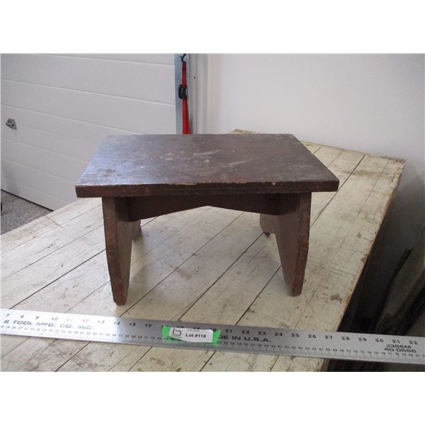 vintage wooden step stoop (10x15x8.5 tall)
