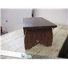 Image 2 : vintage wooden step stoop (10x15x8.5 tall)