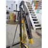 Image 2 : 2-top lift shop crane - power fist