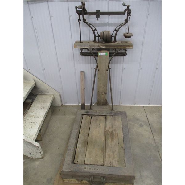 Gurney antique floor scale - No 8