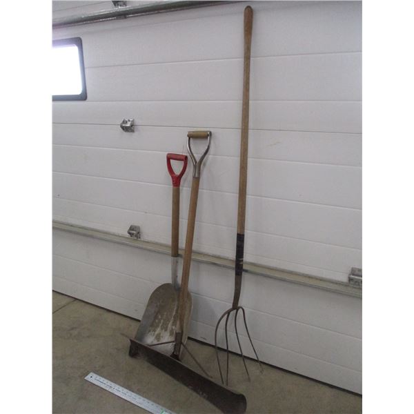 Shovel, fork, snow scoop