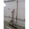 Image 1 : Shovel, fork, snow scoop