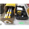 Image 3 : Dewalt laser level with tripod stand