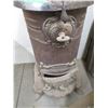 Image 3 : Empire Hot blast No 15 cast iron stove - 48" tall