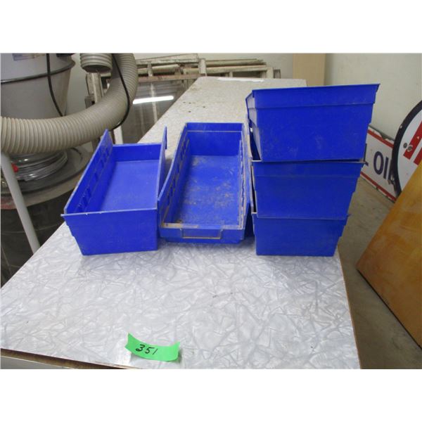 (5) plastic trays