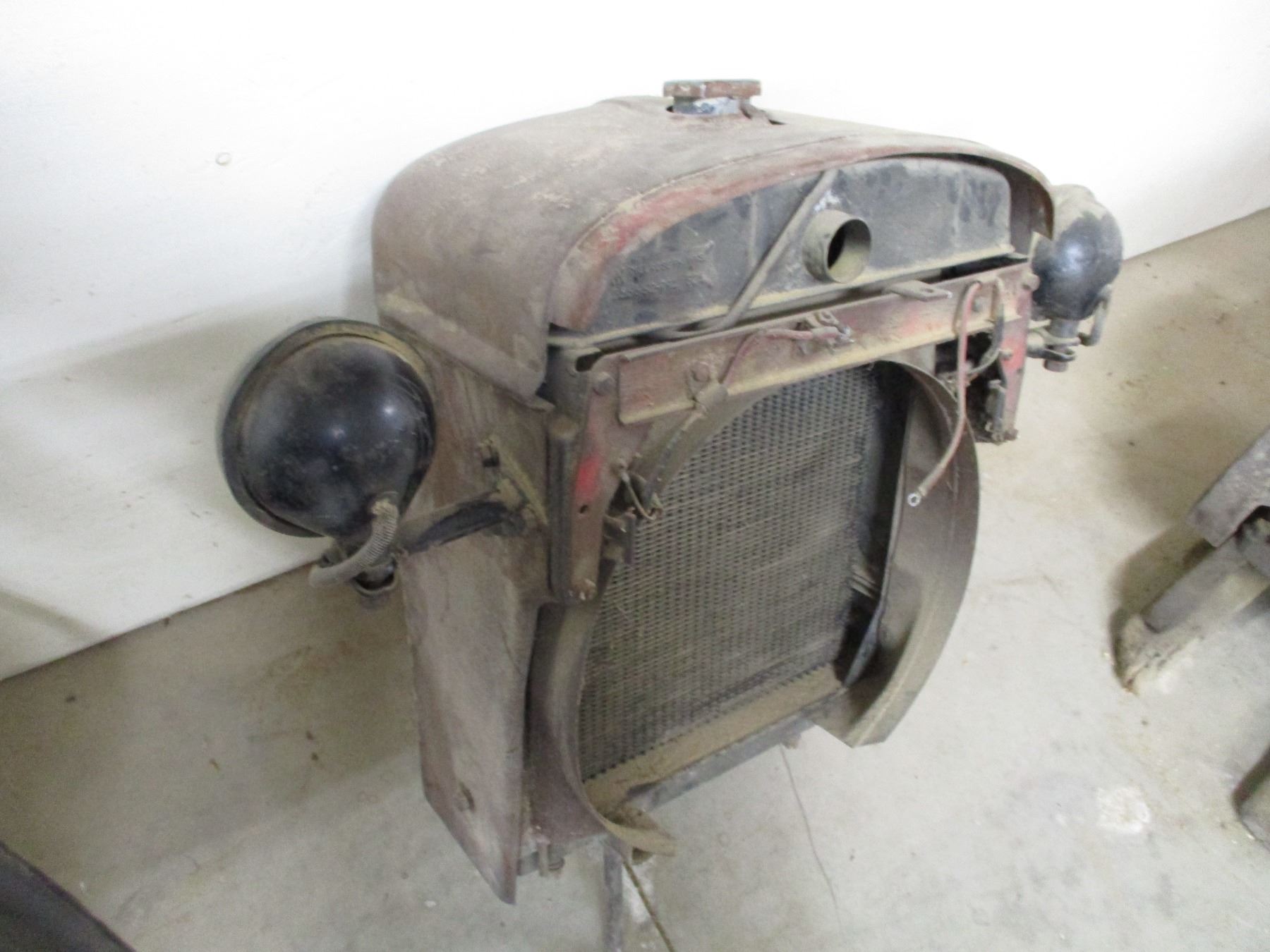 Mccormick Radiator McCormick Deering grill with radiator + lights