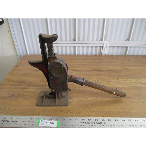 Antique 3/4 ton jack - Badger Walker