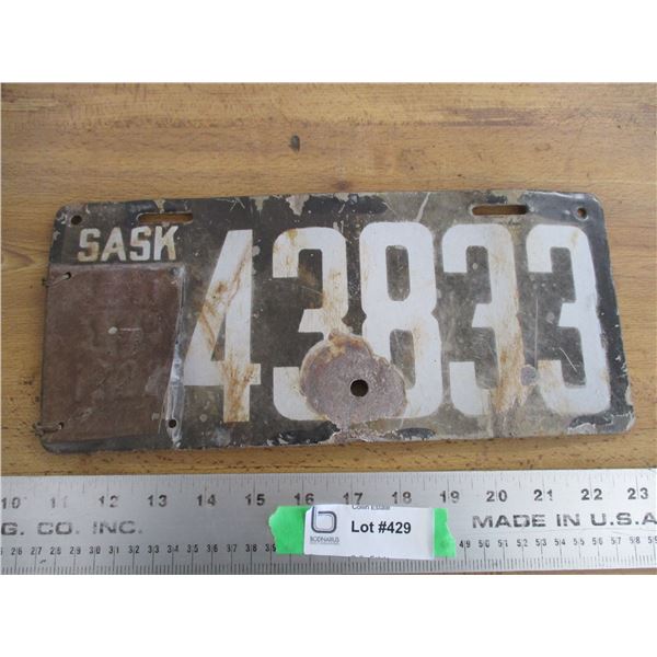 Sask License plate Porcelain (with 1922 tag)