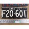 Image 2 : 1941 + 1943 Sask License Plates - repainted
