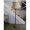 Image 1 : Floor lamp with shade (broken glass)