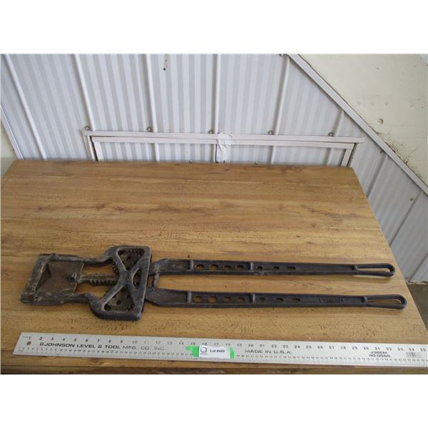 Animal dehorner tool