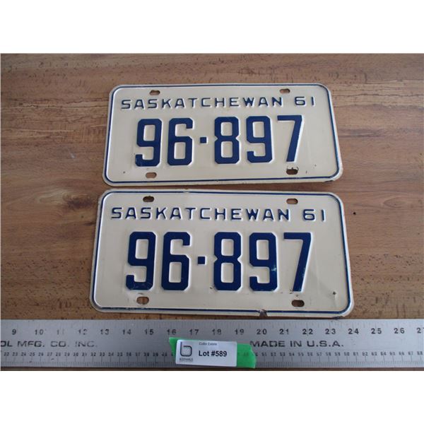 1961 (matching pair) Sask license plates