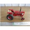 Image 1 : Farmall 806 tractor - 1:16