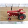 Image 2 : Farmall 806 tractor - 1:16