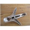 Image 5 : 1951 Plymouth Cambridge hood ornament