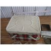 Image 3 : Picnic basket with ashtrays + misc