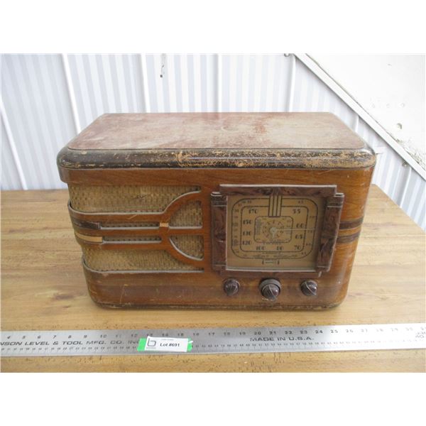 RCA victor wooden radio - 19x9
