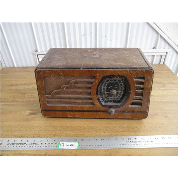 arcadia wooden box radio - 18x10