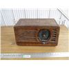 Image 1 : arcadia wooden box radio - 18x10