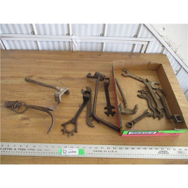 Lot hand tool buggy wrench