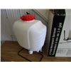 Image 2 : 3.9 gal backpack sprayer