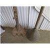 Image 2 : Hay knife, plunger washing