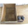 Image 3 : Wood box with rung