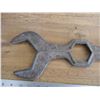 Image 2 : Case wrench tool - 17" log