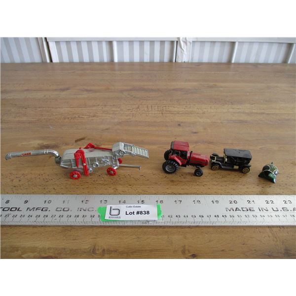 Misc toy tractor