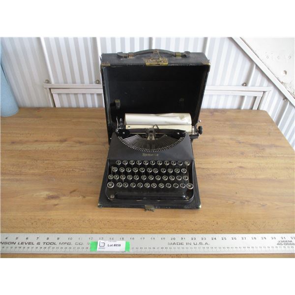remette typewriter in case