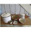 Image 1 : Enamel soap tray + pots, cup