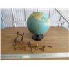 Image 1 : globe, clothes pins, rocking chair