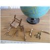 Image 4 : globe, clothes pins, rocking chair