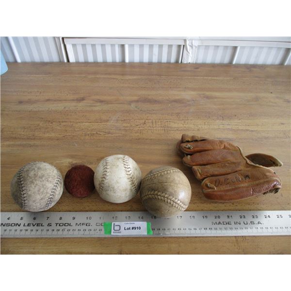 Glove with 3 balls