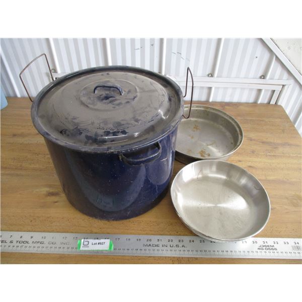 Enamel pot with dog trays